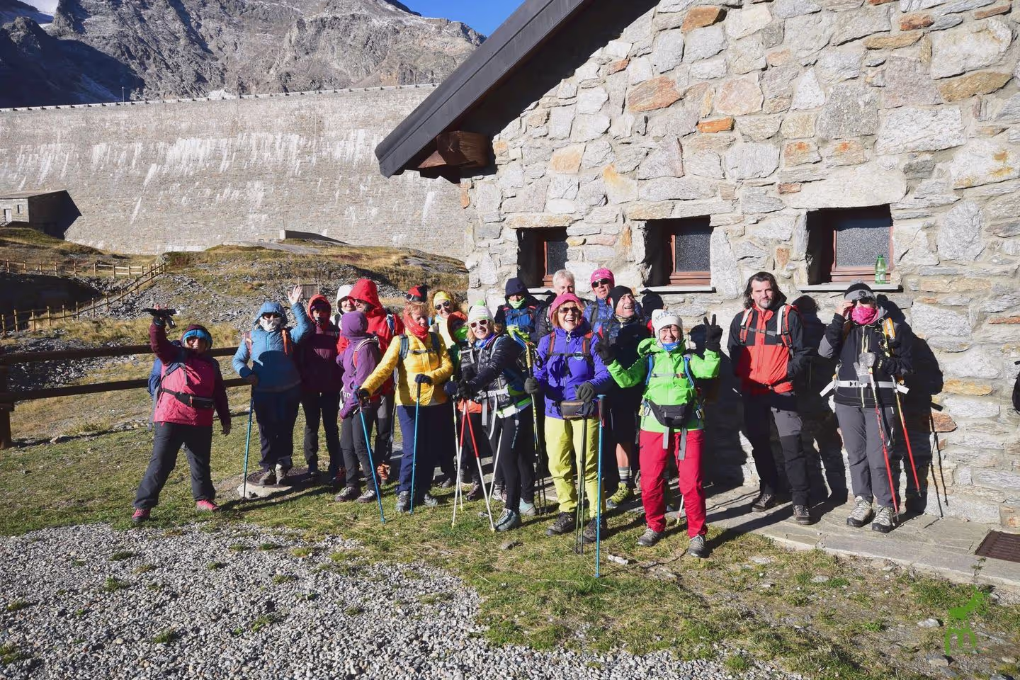 Gruppo di escursionisti in valle d'Aosta