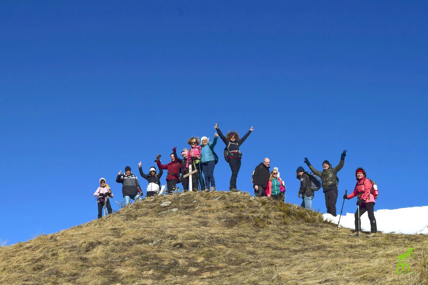 Sulla cima felici in gruppo