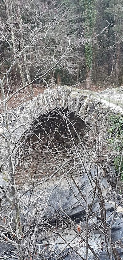 Una delle sue peculiarità più affascinanti sono i ponti medievali